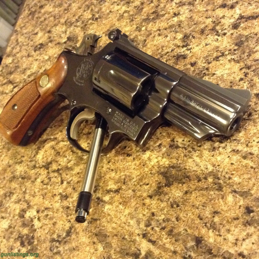 Pistols S&W .357 Combat Magnum , 2 1/2 Barrel , 19-3