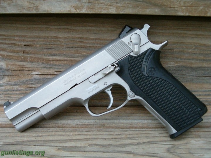 Pistols S&W 1006 10mm