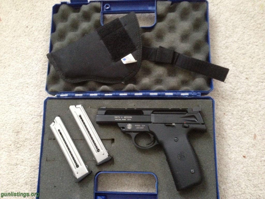 Pistols S&W 22A + 2 Mags, Holster, And Case