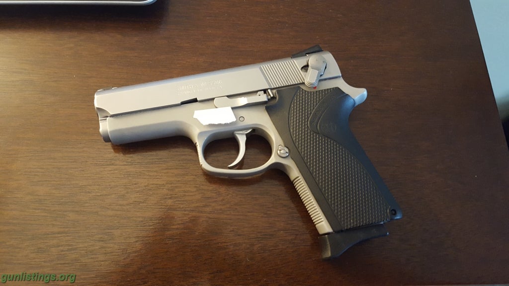 Pistols S&W 3913 9MM Like New!!!