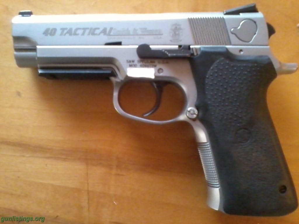 Pistols S&W 4046tsw  Tactical 40. Cal