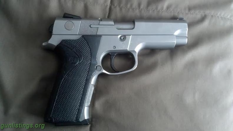 Pistols S&W 40 CAL AUTO PISTOL MODEL 4046