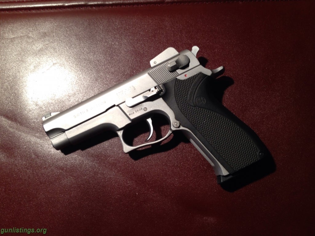 Pistols S&W 5906