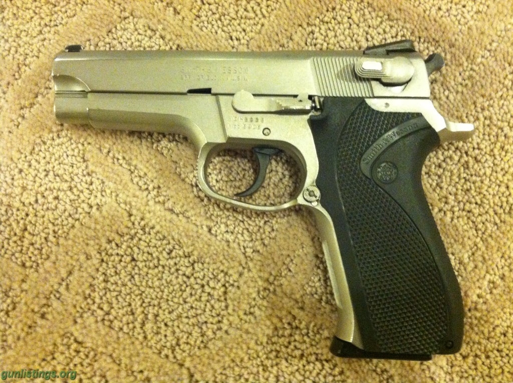 Pistols S&W 5906