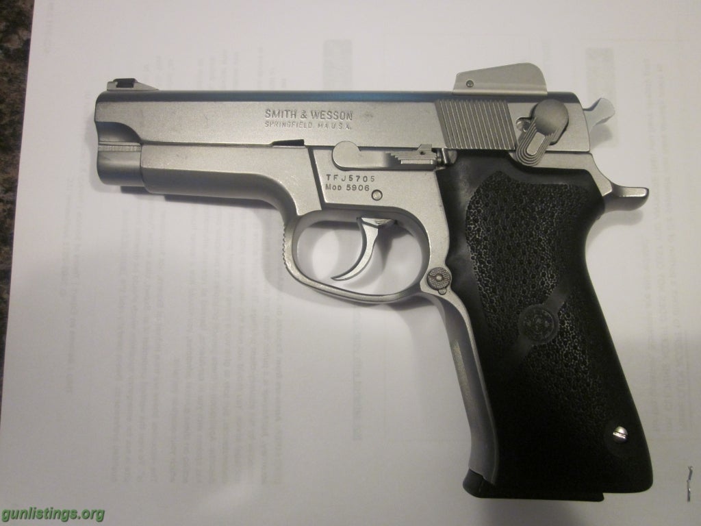 Pistols S&W 5906