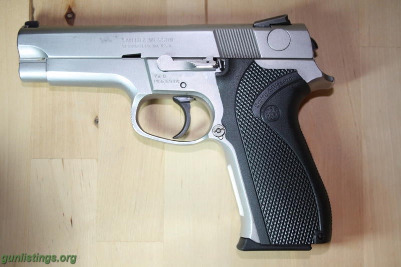 Pistols S&W 5946