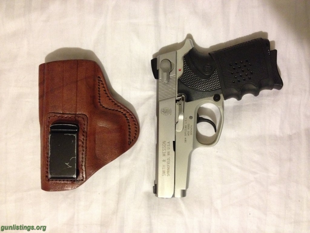 Pistols S&W 908s