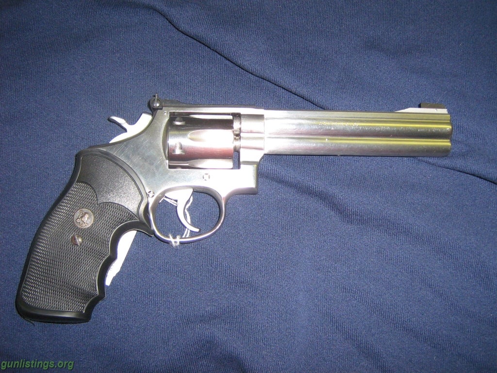 Pistols S&W  648  22 MAG