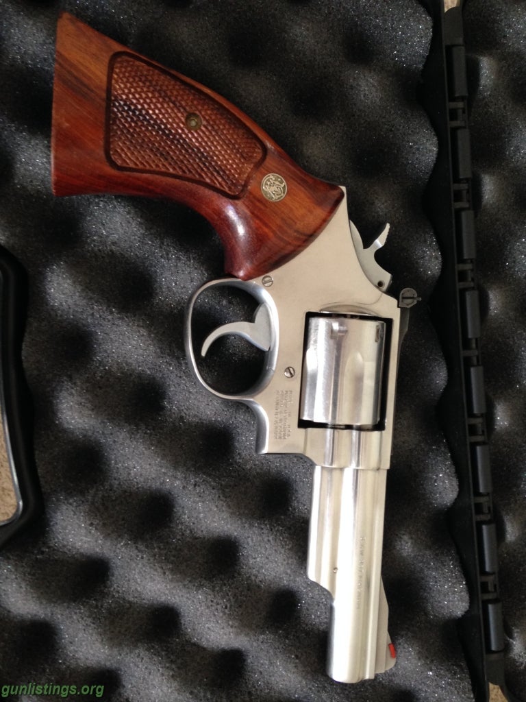 Pistols S&W  66-2,.357, 4