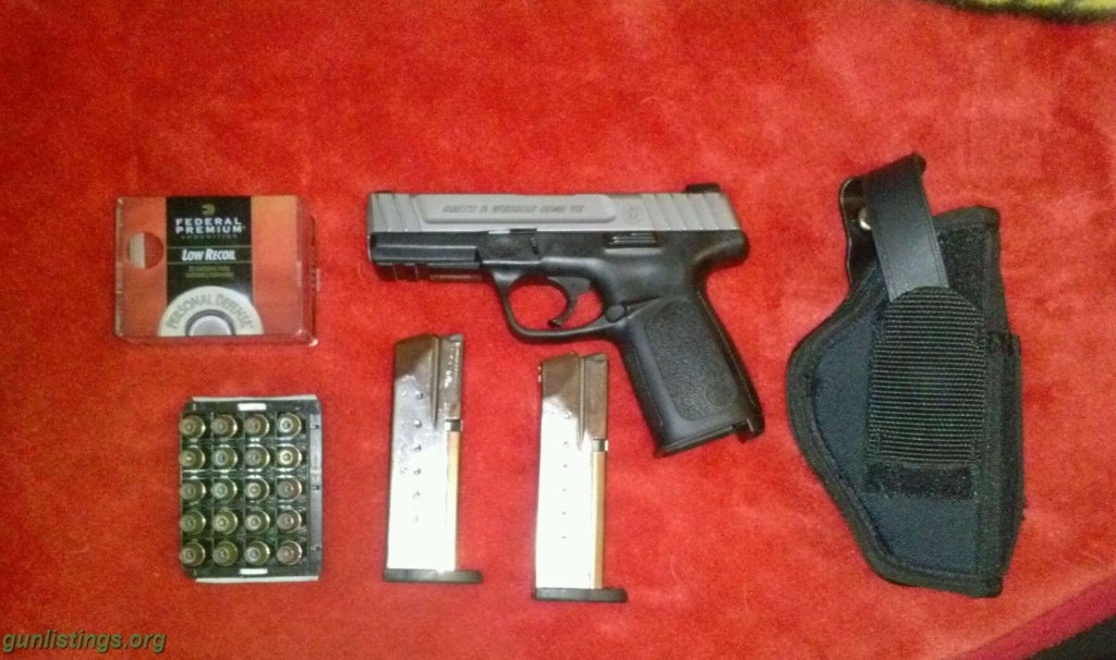 Pistols S&W SD40 Handgun W/Extras