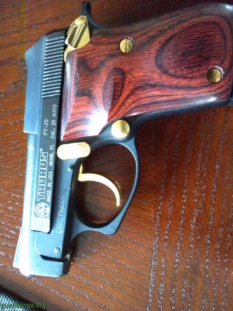 Pistols Taurus. PT-25 Auto