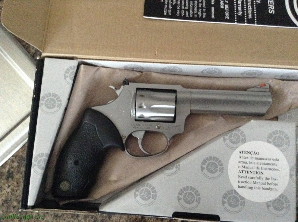 Pistols Taurus .22 Revolver , Stainless Steel 4