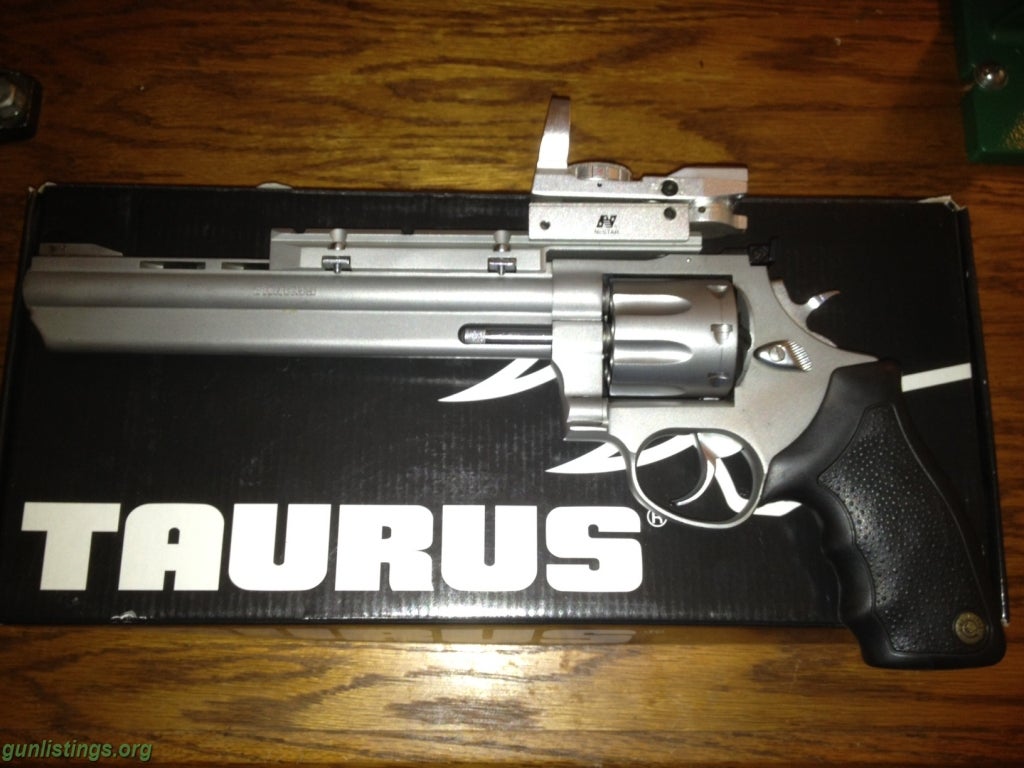 Pistols Taurus 608 8 Shot 357 Magnum, With Holographic Sight