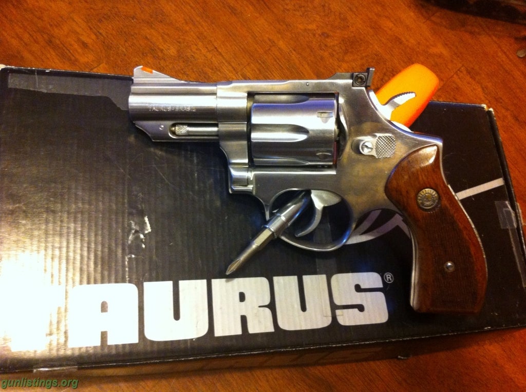 Pistols Taurus 66 357 Mag Snub