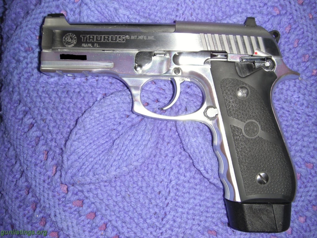 Pistols *Taurus 917c Stainless*