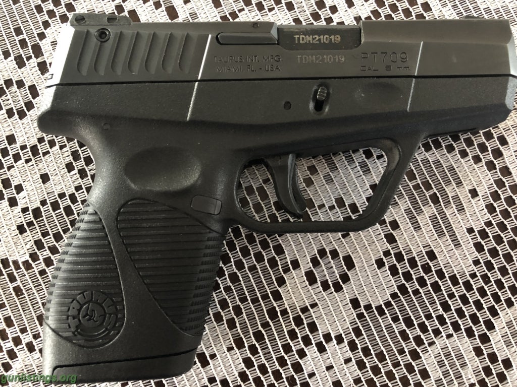 Pistols Taurus 9mm