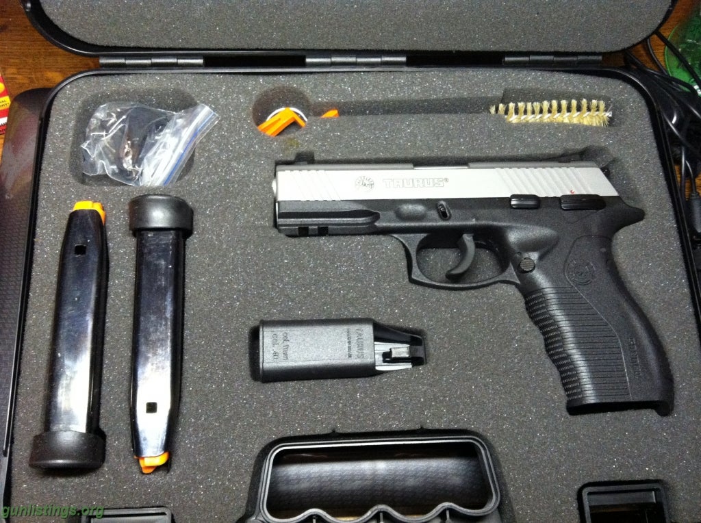 Pistols Taurus PT840 .40S&W