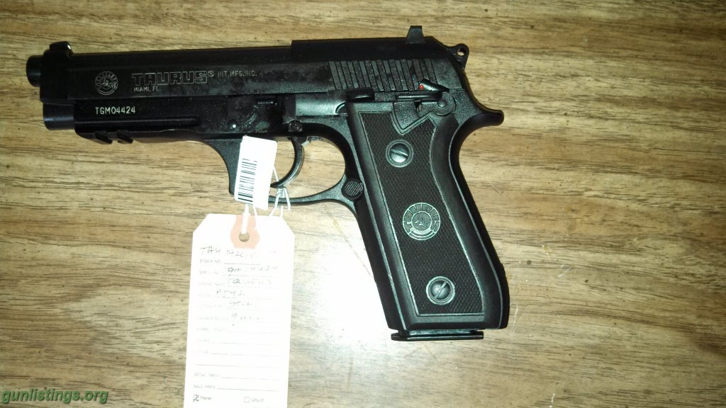 Pistols Taurus PT92