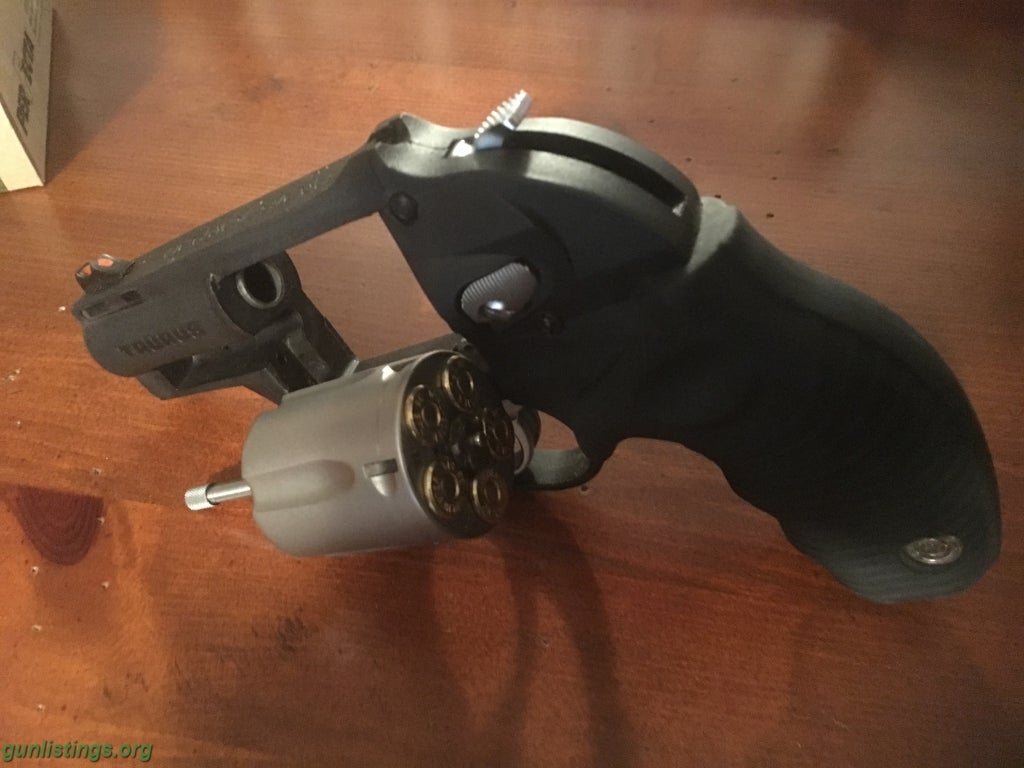 Pistols Taurus Revolver