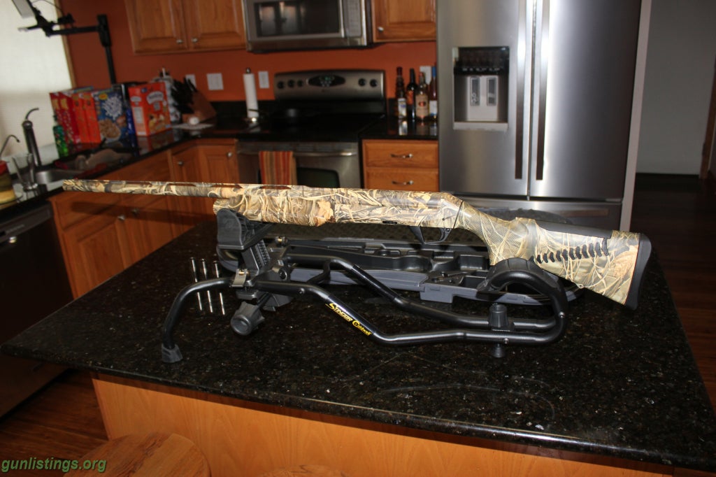 Shotguns Benelli SBE2 SBEII Max- 4 Camo.  Great Shape