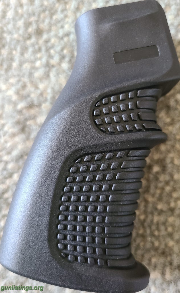 Accessories AR-15 Finger Grooved Textured Pistol Grip