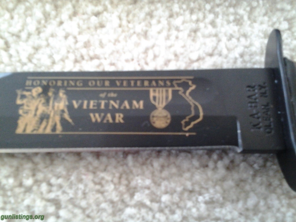 Collectibles K Bar U.S. Army Vietnam Commerative Knife