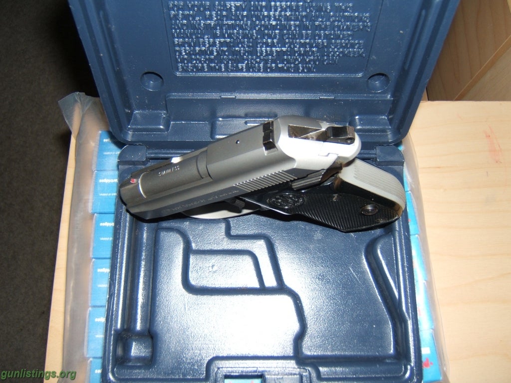 Gunlistings.org - Pistols 32 Beretta 3032 Tomcat 32 Auto