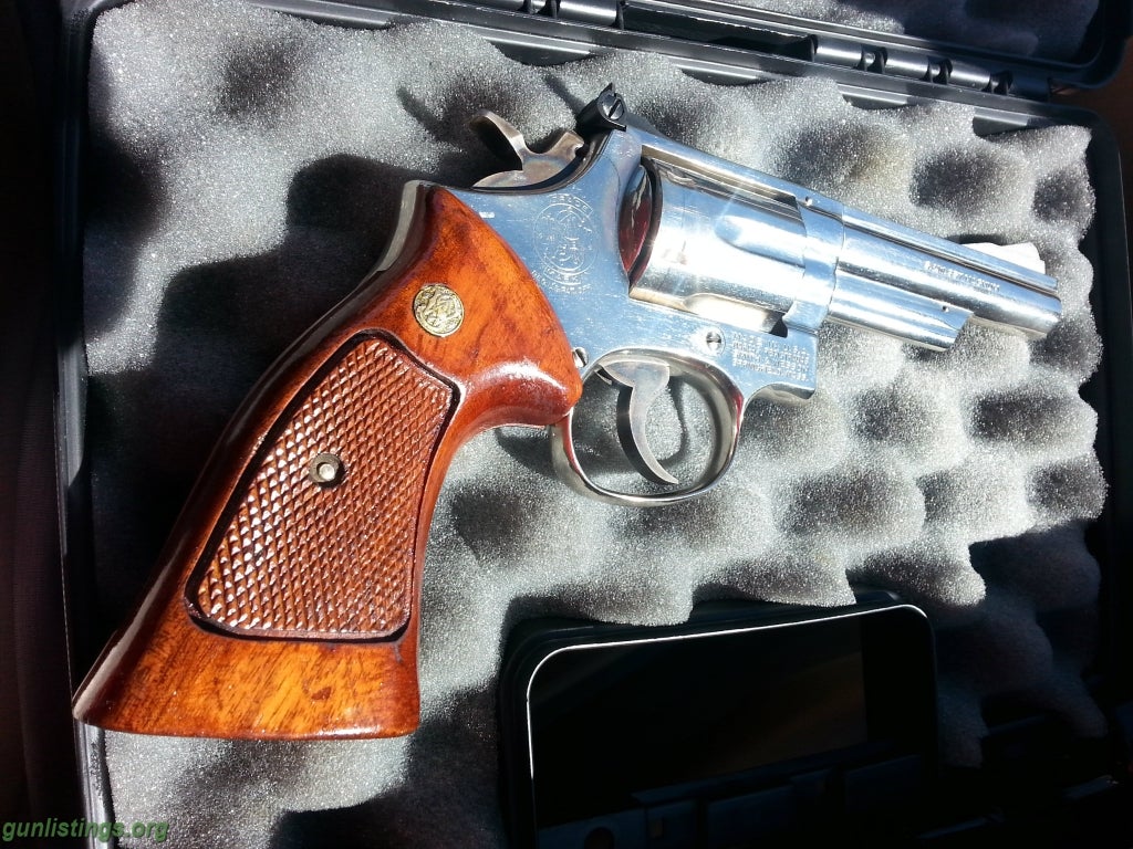 Pistols Smith & Wesson .357 Magnum Model 19-4