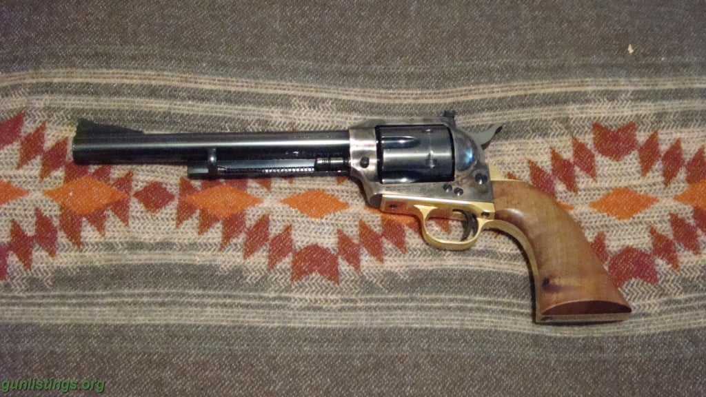 Pistols A. Uberti 1873 Cattleman.