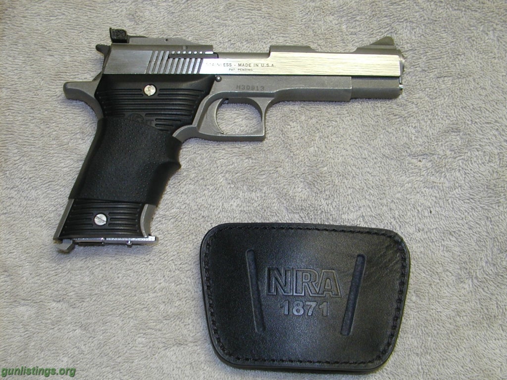 Pistols AMT Automag II