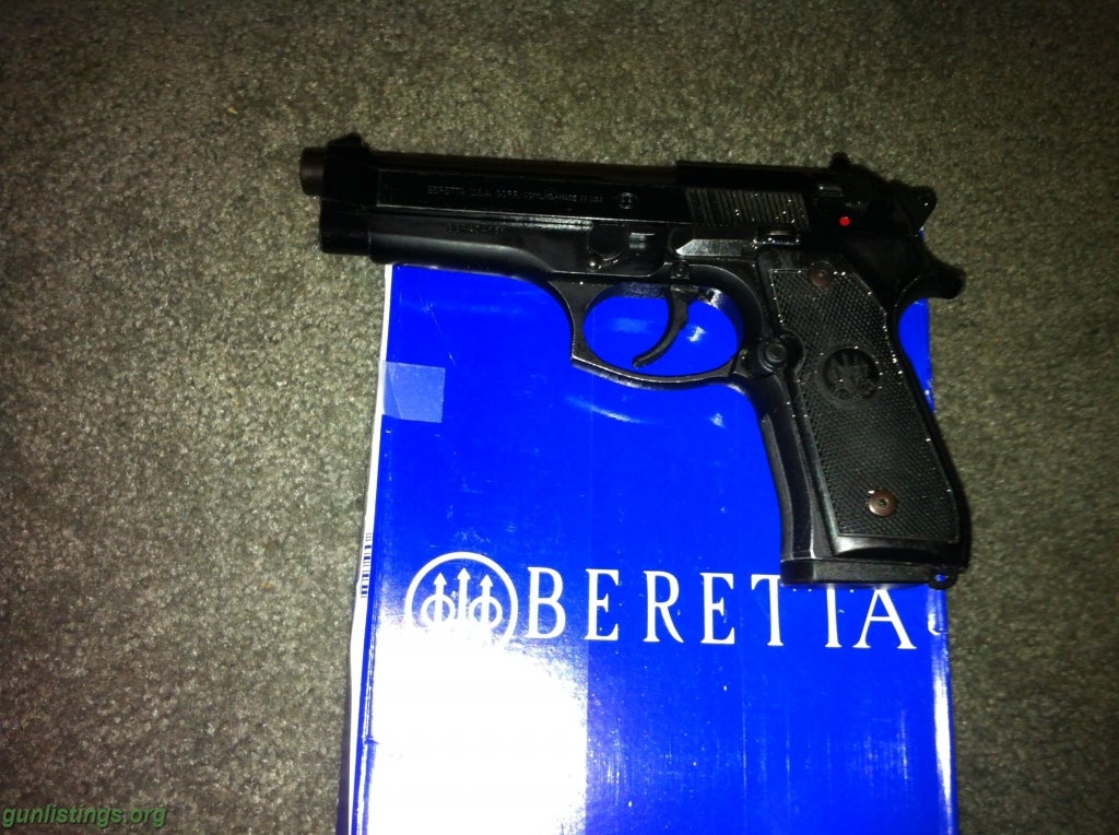 Pistols Barretta 92fs  9mm Ex Police