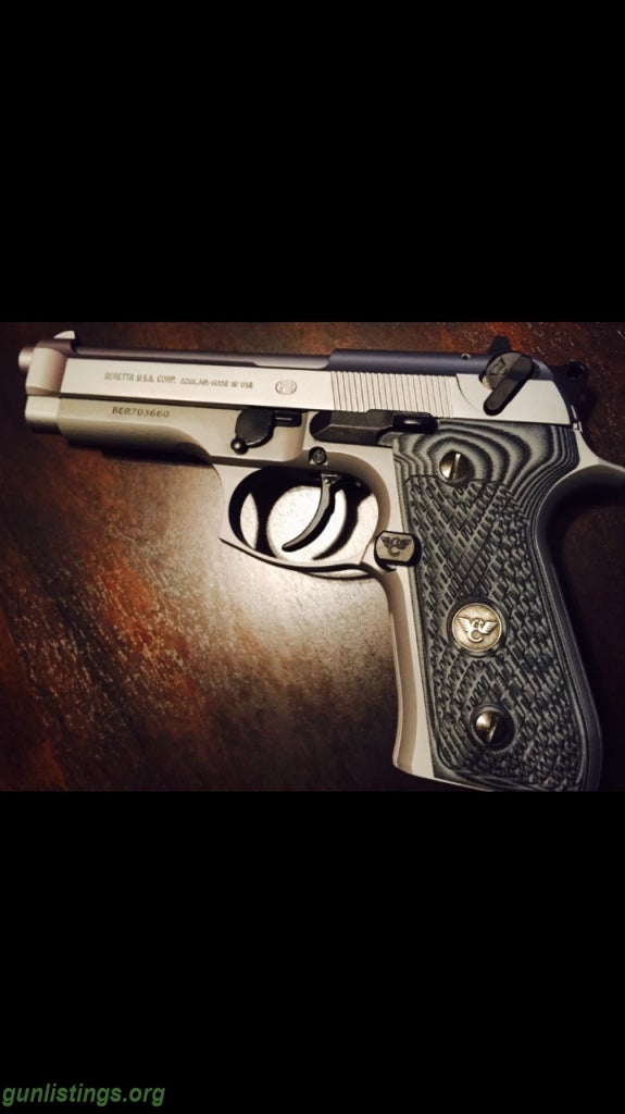 Pistols Beretta 92FS - Inox