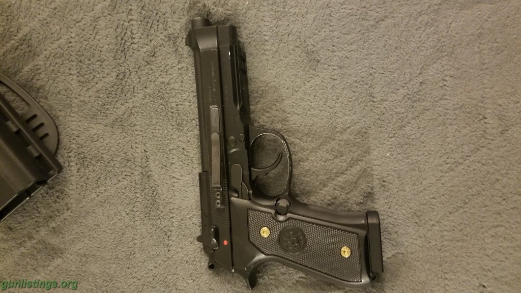 Pistols Beretta 96a1 40. Trade.  For Ar15 Pistal