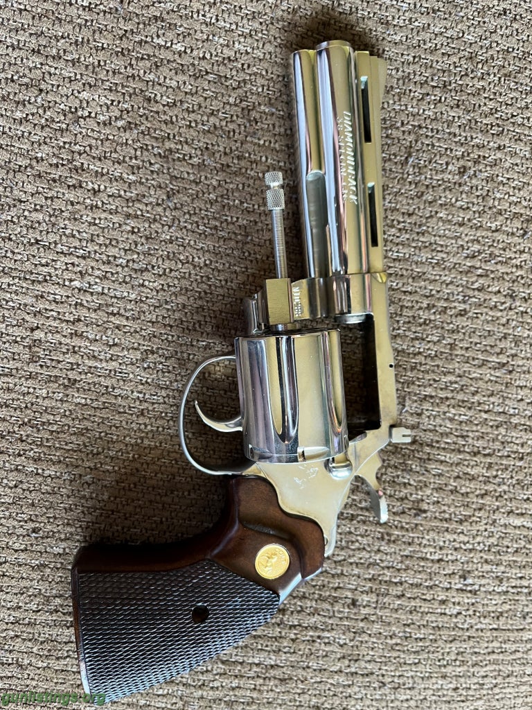 Pistols Colt Diamonback - 1977 RELIST