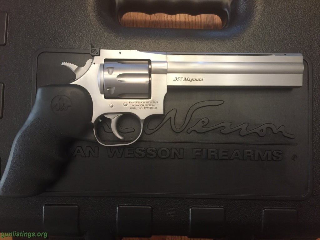 Pistols Dan Wesson 715