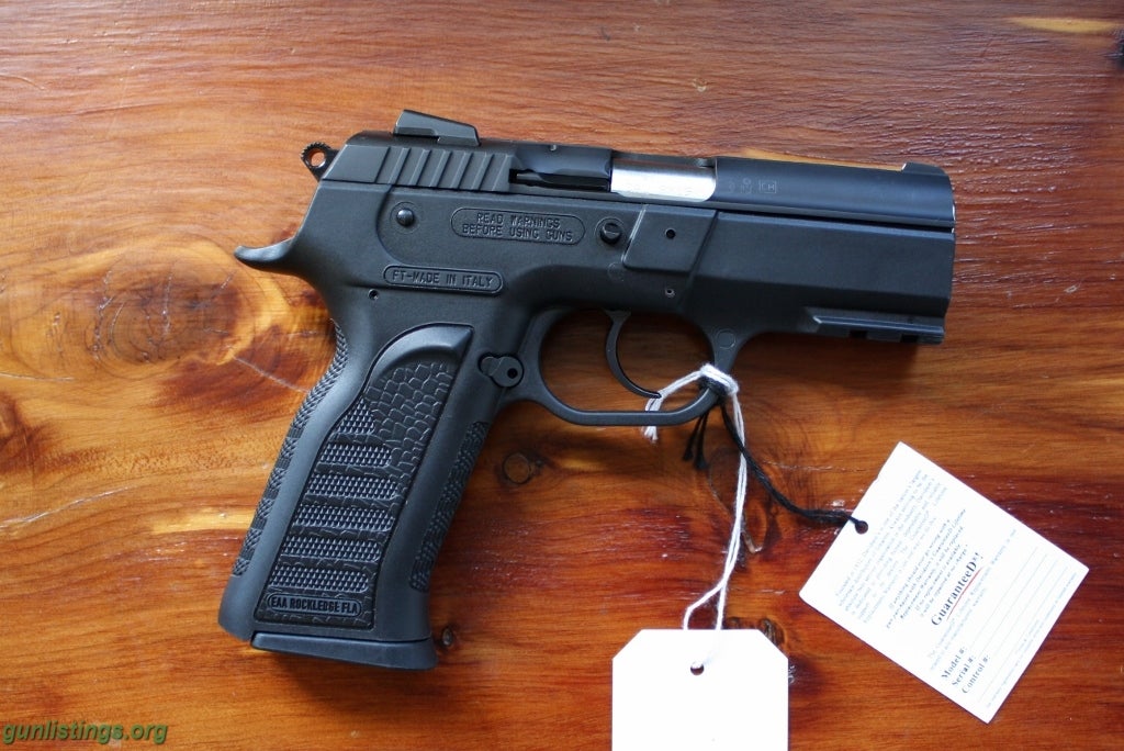 Pistols EAA Witness P 9mm