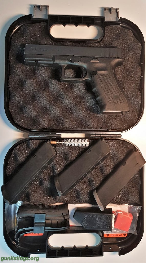 Pistols Glock 17 Gen4 Black With Extras