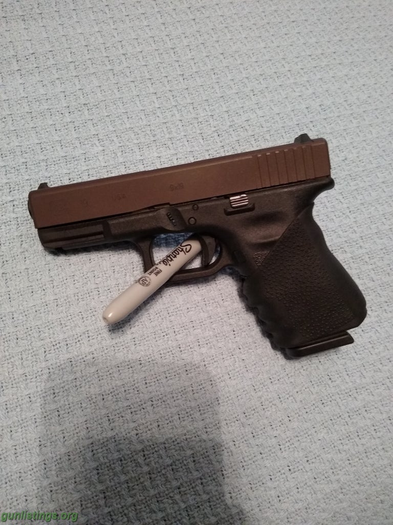 Pistols Glock 19