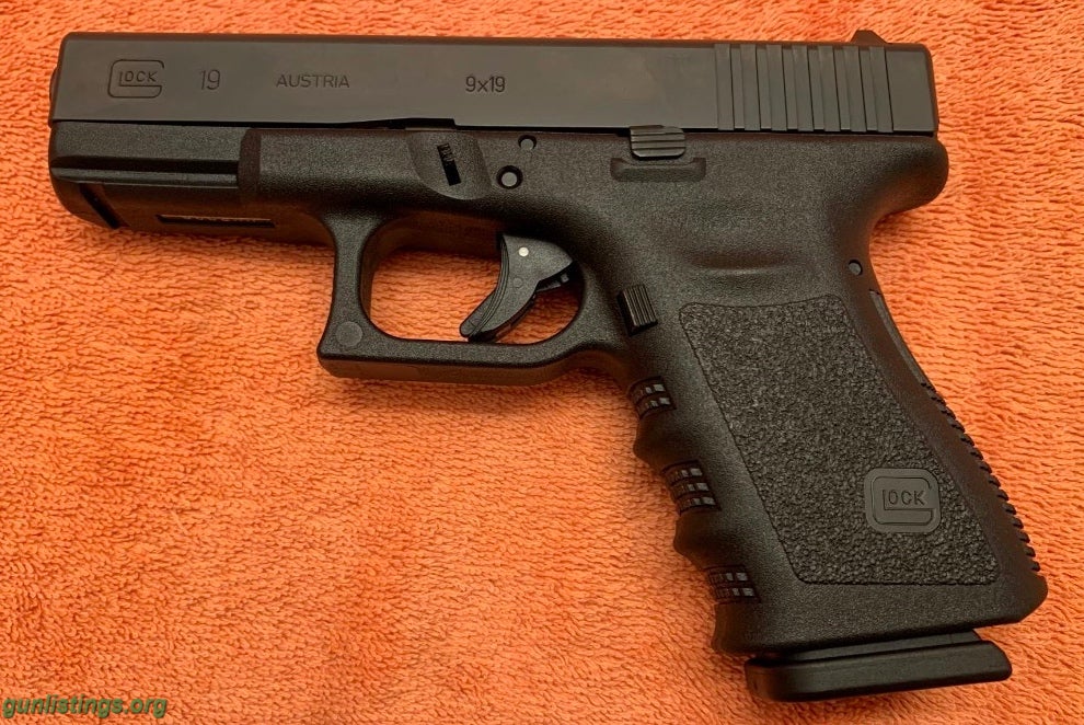 Pistols Glock 19