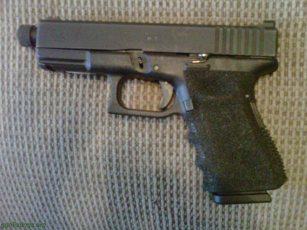 Pistols Glock 19