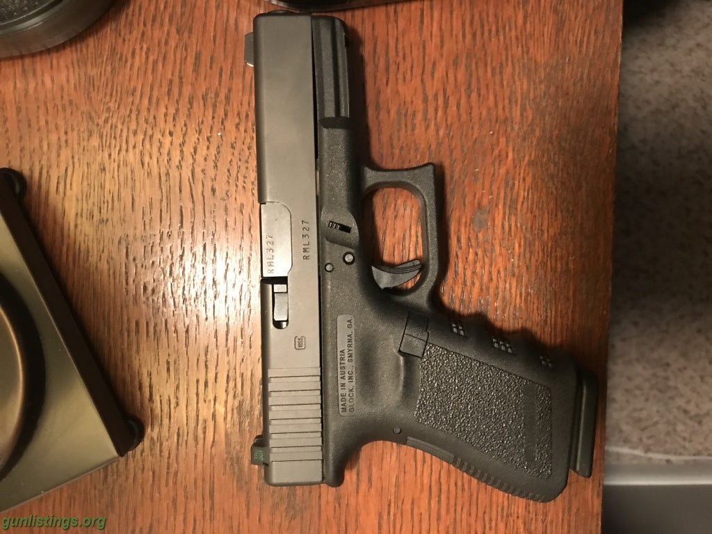 Pistols Glock 19