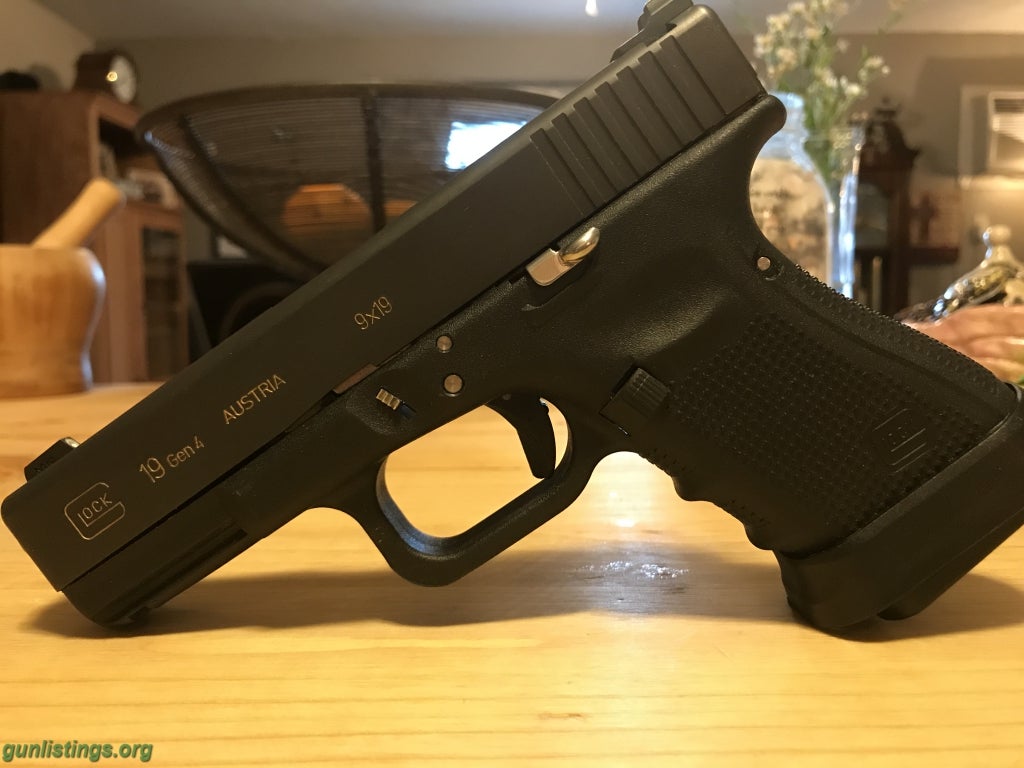 Pistols Glock 19 G4