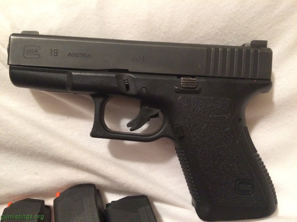 Pistols Glock 19 Gen2