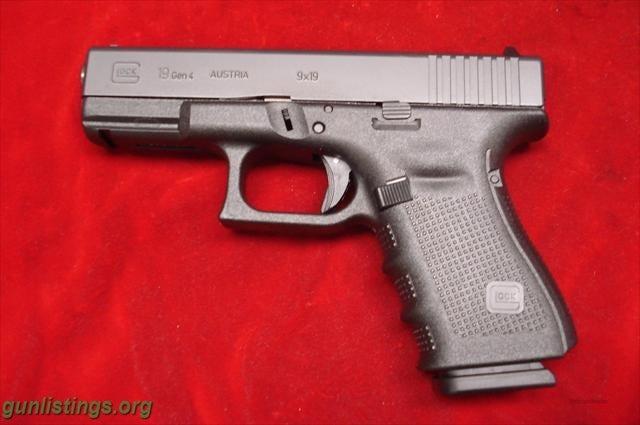 Pistols GLOCK 19 GEN4.9MM CAL$300