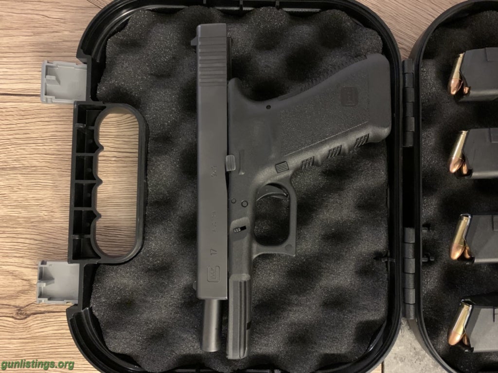 Pistols Glock 19 W/Extra Clips And Ammo