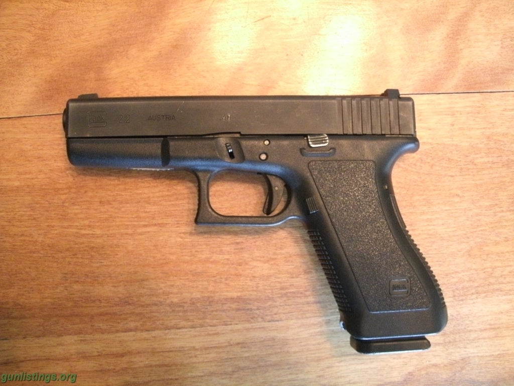 Pistols Glock 22 .40 Cal