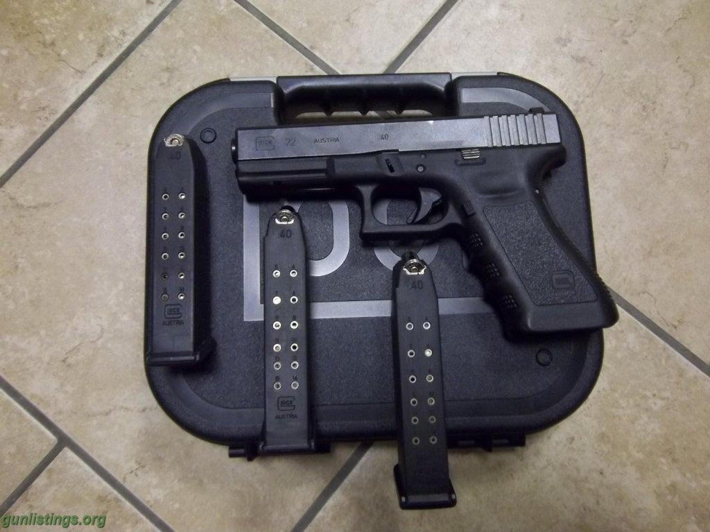 Pistols Glock 22 .40 Cal