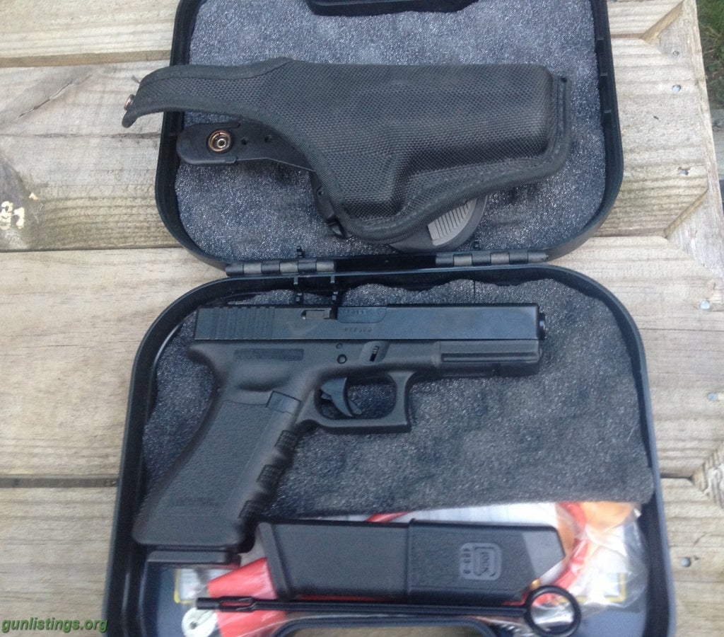 Pistols Glock 22 .40 Caliber