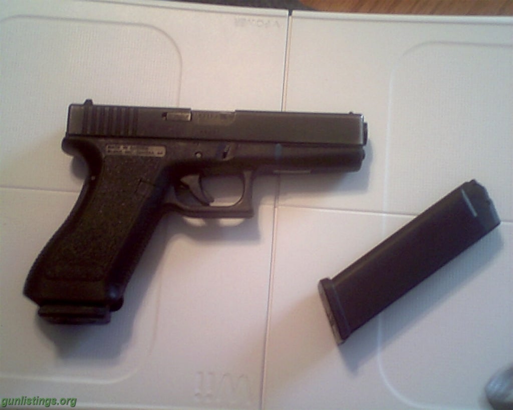 Pistols Glock Model 22 40cal Pistol