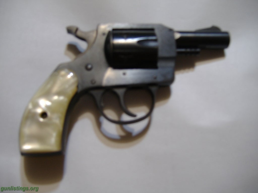 Pistols H&R 732 Revolver